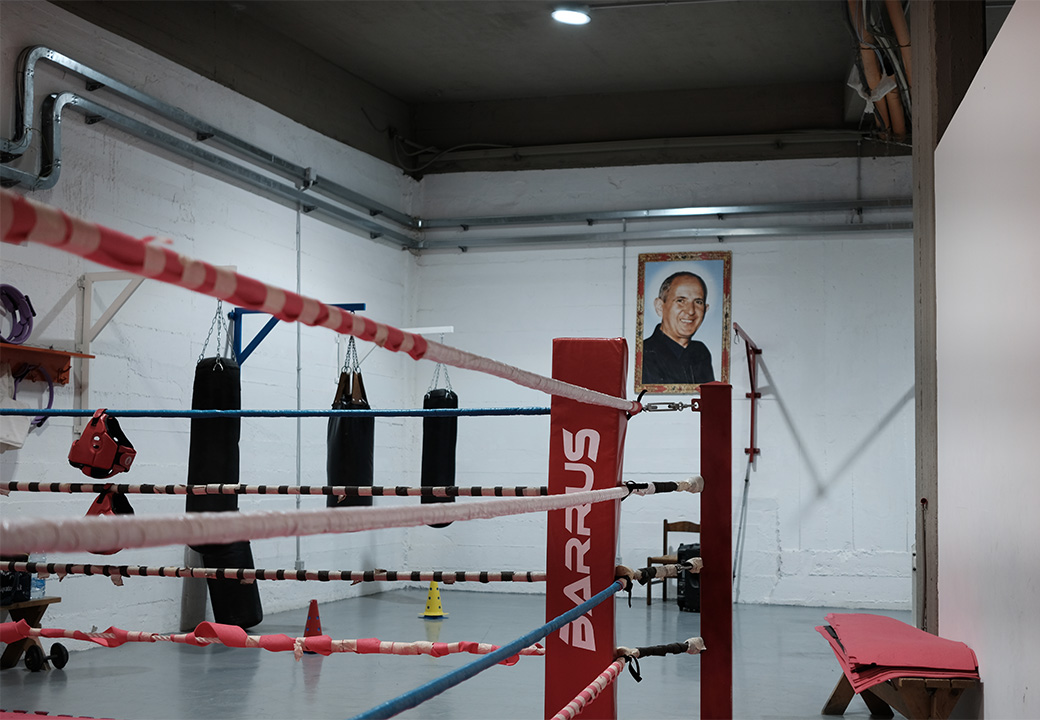 Interno di una palestra di boxe